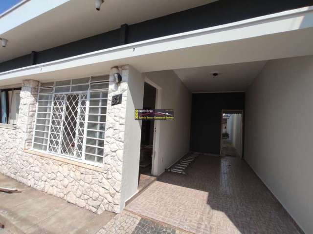 CA0793 - Casa Locação em Valinhos, 3 Dorms (sendo q suite), 3 banheiros, 2 vagas - R$ 2.400,00 + R$ 150,00 IPTU