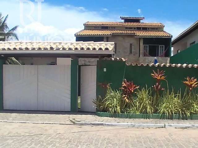 Frente Mar, em condomínio, 4 quartos  e piscina.