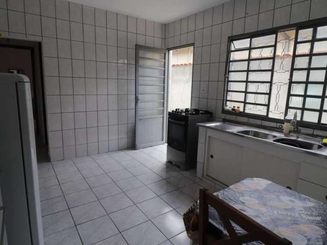 Casa Térrea para Venda em Mogi das Cruzes, Vila Bela Flor, 2 dormitórios, 1 banheiro, 3 vagas