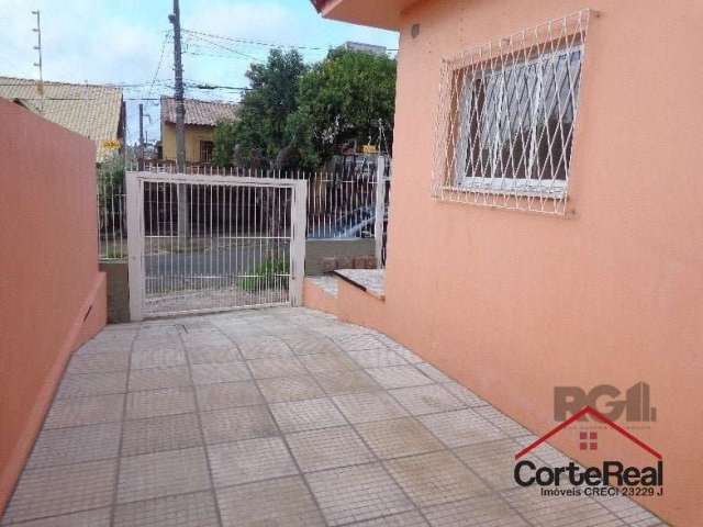 Casa com 2 quartos à venda na Rua Gaspar de Lemos, 140, Vila Ipiranga, Porto Alegre por R$ 430.000