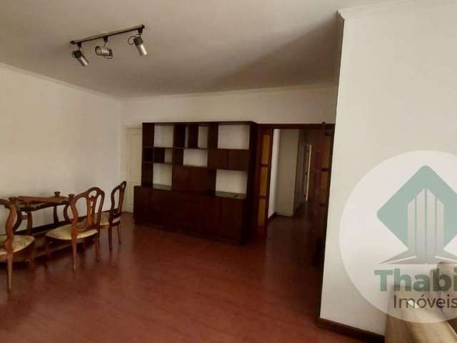 Apartamento, com 3 dormitórios, sendo 1 suíte, com armários embutidos.