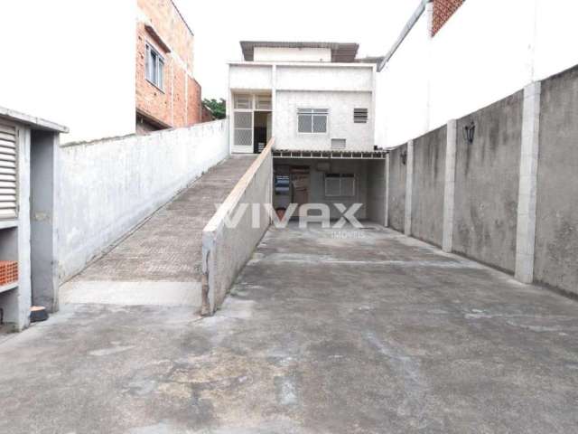 Prédio com 4 salas à venda na Rua Cascais, Penha Circular, Rio de Janeiro, 321 m2 por R$ 400.000