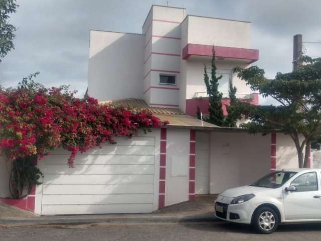 Casa à venda São Roque!