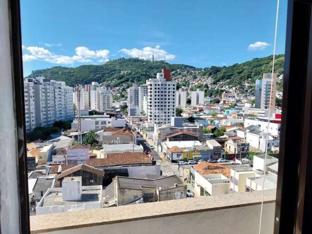 Apartamento com vista panorâmica de 1 dormitório, 1 vaga de garagem no Centro de Florianópolis/SC.