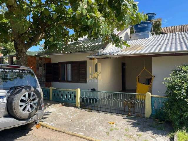 Terreno com 2 Casas no Centro de Porto Belo