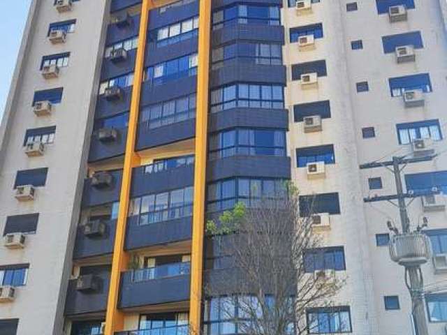 Apartamento com 3 suítes semi mobiliado no centro de Cascavel