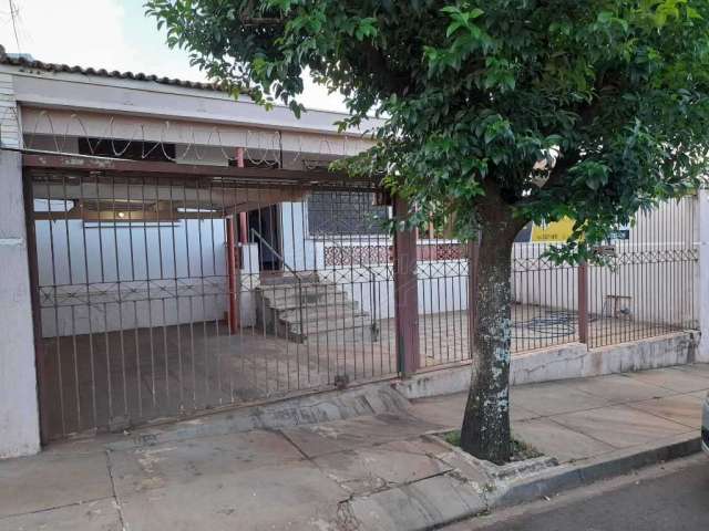 Casa com 3 quartos à venda na Avenida Cônego Jeronymo Cesar, 92, Centro, Araraquara, 180 m2 por R$ 430.000