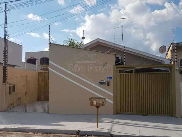 Casa com 3 quartos à venda na Avenida Taquaritinga, 189, Jardim América (Vila Xavier), Araraquara, 143 m2 por R$ 350.000