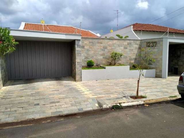 Casa com 3 quartos à venda na Avenida Luiz Alberto, 1237, Vila Harmonia, Araraquara, 293 m2 por R$ 1.100.000