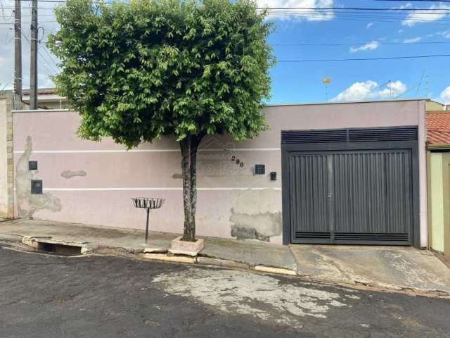 Casa com 3 quartos à venda na Rua Humaitá, 290, Jardim Ártico, Araraquara, 178 m2 por R$ 320.000