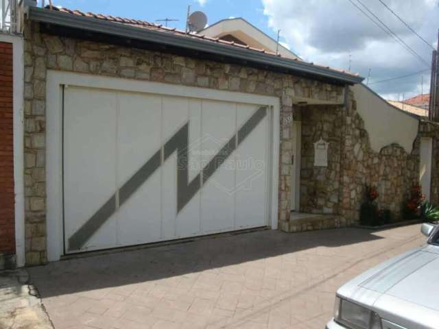 Casa com 3 quartos à venda na Rua Doutor Clemente Ferreira, 936, Jardim Marivan, Araraquara, 193 m2 por R$ 460.000