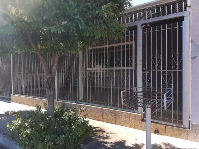 Casa com 3 quartos à venda na Avenida Durval Ferreira, 127, Jardim Vitória, Araraquara, 224 m2 por R$ 370.000