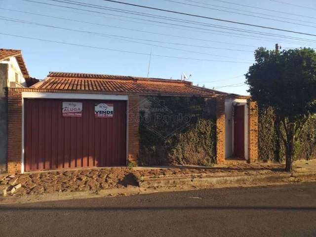 Casa com 3 quartos à venda na Avenida Luiz Imbriani, 345, Nova Vila Cerqueira, Américo Brasiliense, 218 m2 por R$ 500.000