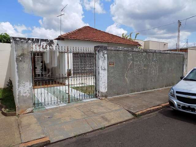 Casa com 2 quartos à venda na Rua Imaculada Conceição, 2017, Centro, Araraquara, 135 m2 por R$ 300.000