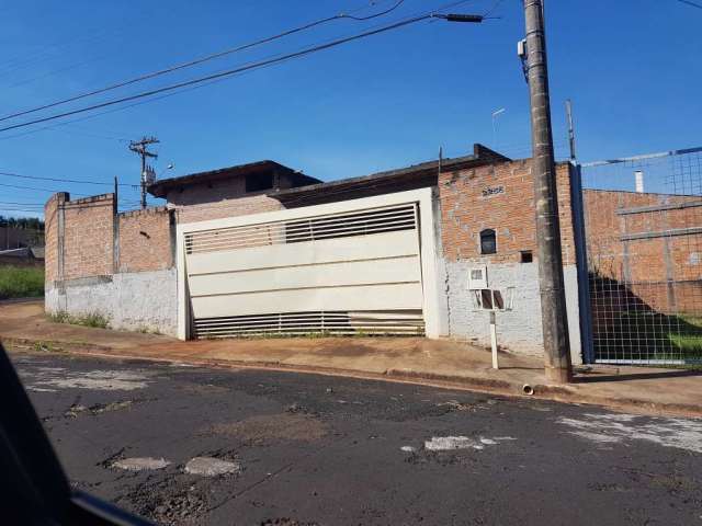 Casa com 3 quartos à venda na Avenida Barroso, 2255, Vila Santana, Araraquara, 205 m2 por R$ 250.000