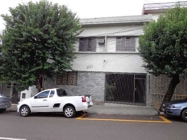 Casa com 3 quartos à venda na Avenida 15 de Novembro, 217, Centro, Araraquara, 180 m2 por R$ 540.000