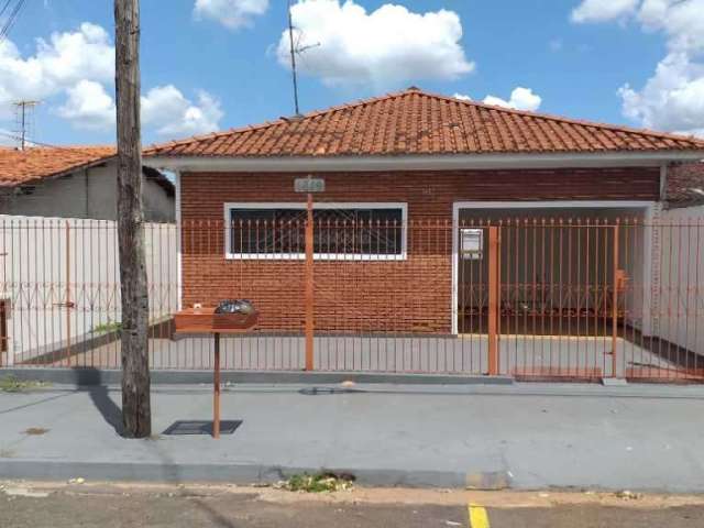 Casa com 3 quartos à venda na Avenida Cientista Frederico de Marco, 1612, Jardim Floridiana (Vila Xavier), Araraquara, 239 m2 por R$ 295.000