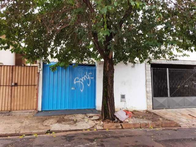 Casa com 2 quartos para alugar na Avenida Mário Ybarra de Almeida, 454, Centro, Araraquara, 92 m2 por R$ 950