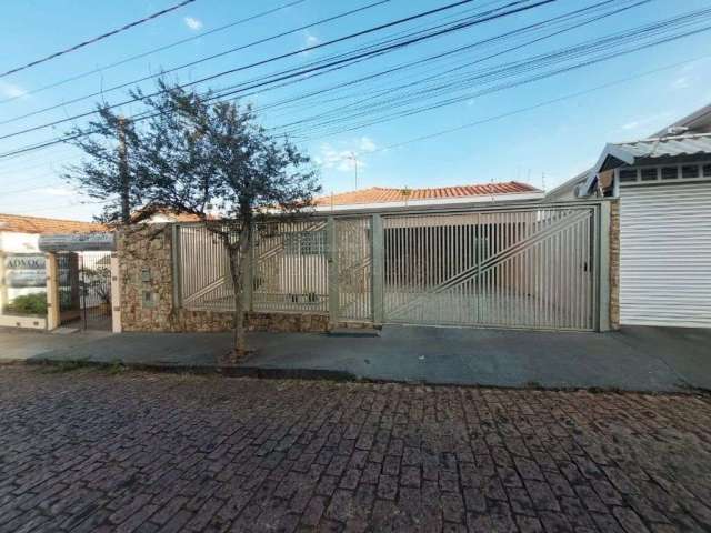 Casa com 3 quartos para alugar na Avenida Prudente de Moraes, 191, Centro, Araraquara, 163 m2 por R$ 2.800