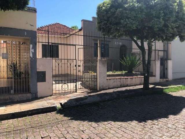 Casa com 3 quartos à venda na Avenida Professor Augusto Cezar, 1240, Centro, Araraquara, 188 m2 por R$ 380.000