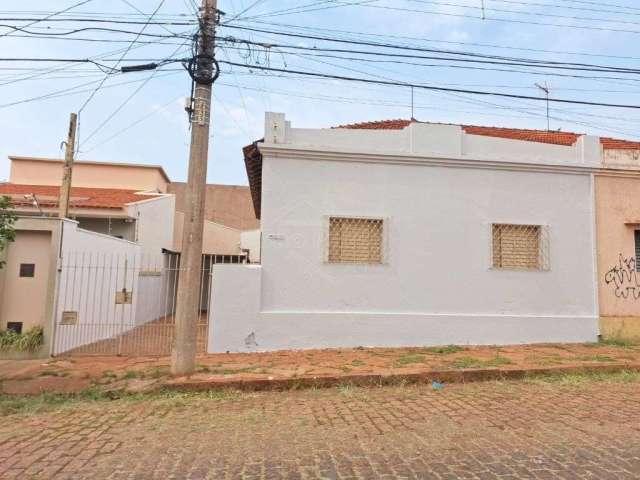 Casa com 2 quartos para alugar na Avenida São José, 693, Centro, Araraquara, 120 m2 por R$ 800