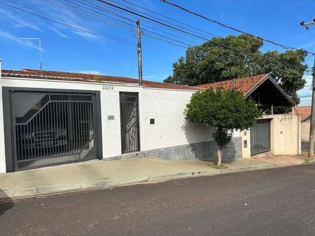 Casa com 4 quartos à venda na Avenida Prudente de Moraes, 2279, Vila Santana, Araraquara, 272 m2 por R$ 550.000