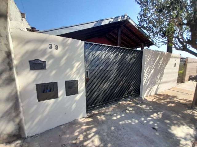 Casa com 3 quartos para alugar na Rua Alaôr Ribeiro, 39, Conjunto Habitacional Victório de Santi, Araraquara, 149 m2 por R$ 1.000