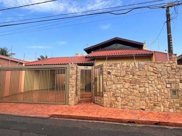 Casa com 3 quartos à venda na Avenida Mauá, 1193, Centro, Araraquara, 283 m2 por R$ 750.000