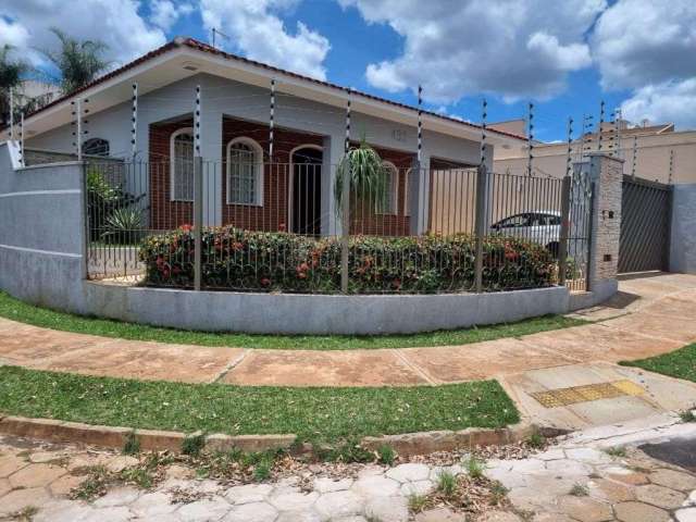 Casa com 3 quartos à venda na Rua Doutor Walter Medeiros Mauro, 492, Vila Harmonia, Araraquara, 234 m2 por R$ 895.000