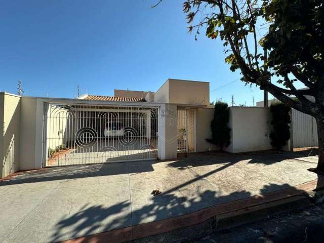 Casa com 3 quartos à venda na Avenida Doutor Agostinho Tucci, 1558, Vila Harmonia, Araraquara, 252 m2 por R$ 1.000.000