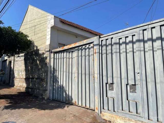 Casa com 5 quartos à venda na Avenida Doutor Leite de Moraes, 156, Vila Xavier (Vila Xavier), Araraquara, 247 m2 por R$ 326.000