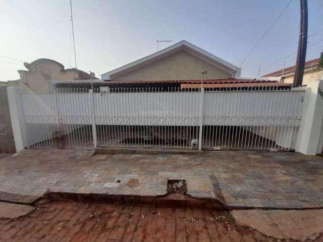 Casa com 3 quartos para alugar na Avenida José Bonifácio, 1462, Centro, Araraquara por R$ 2.000