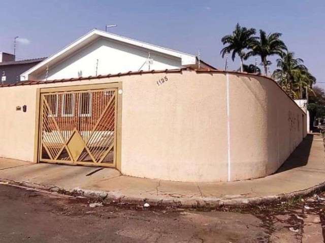 Casa com 3 quartos à venda na Rua Benedito Storani - de 530/531, 1125, Nova Vila Cerqueira, Américo Brasiliense, 130 m2 por R$ 640.000