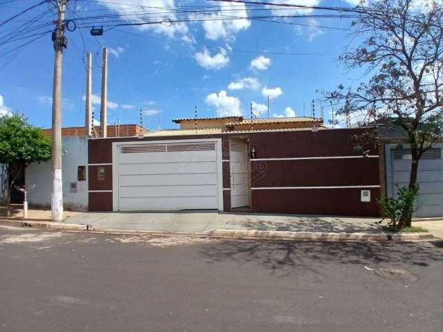 Casa com 3 quartos à venda na Avenida Zoroastro de Araújo, 91, Residencial Aliança, Américo Brasiliense, 145 m2 por R$ 460.000