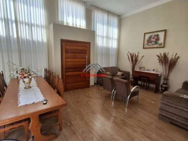 Casa à venda no Jardim Ibirapuera em Campinas-SP: 3 quartos, 1 suíte, 2 salas, 2 banheiros, 3 vagas, 140 m². Excelente localização!