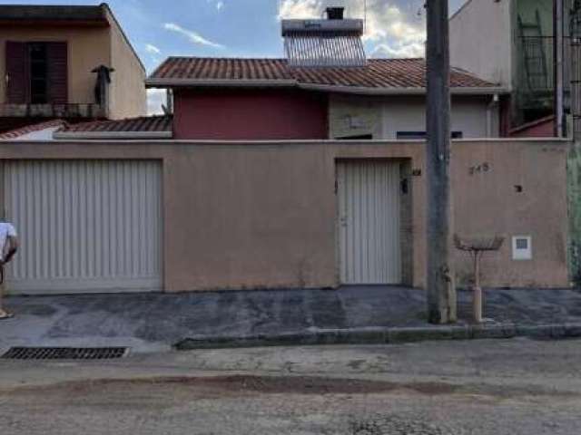 Casa à venda no bairro Jardim Itamaraty II - Poços de Caldas/MG