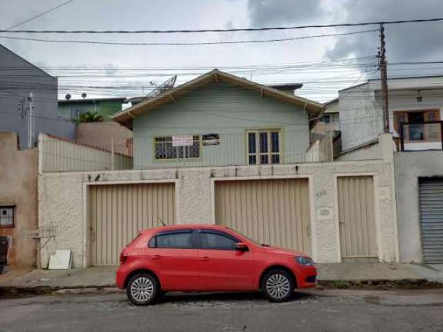 Casa à venda no bairro Jardim Ipê - Poços de Caldas/MG