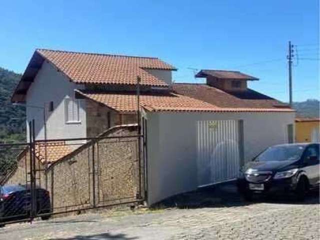 Sobrado à venda no bairro Estância São José - Poços de Caldas/MG