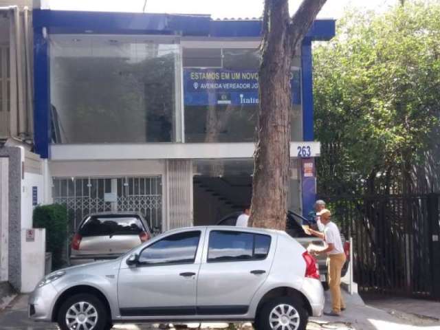 Prédio comercial reformado há 100 metros da estação do metrô borba gato !