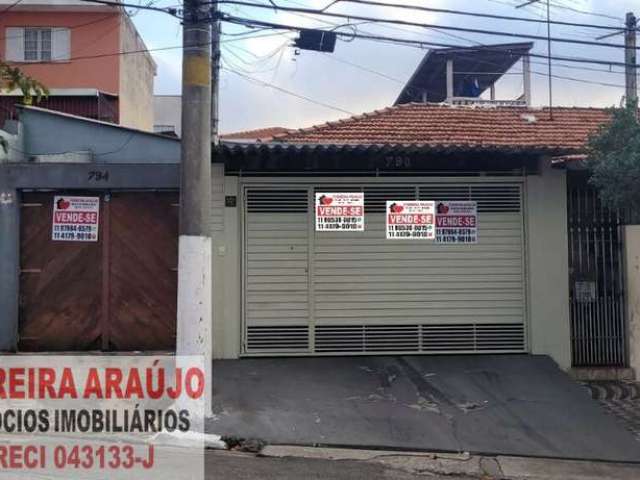Duas casas a venda no mesmo terreno, no melhor da Vila Santa Catarina!