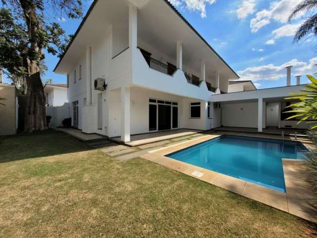 Casa em condominio fechado com piscina. no melhor do alto da boa vista.