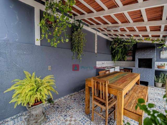 Casa térrea com 4 quartos à vend com, 210 m² por R$ 1.280.000 - Granja Viana - Cotia/SP