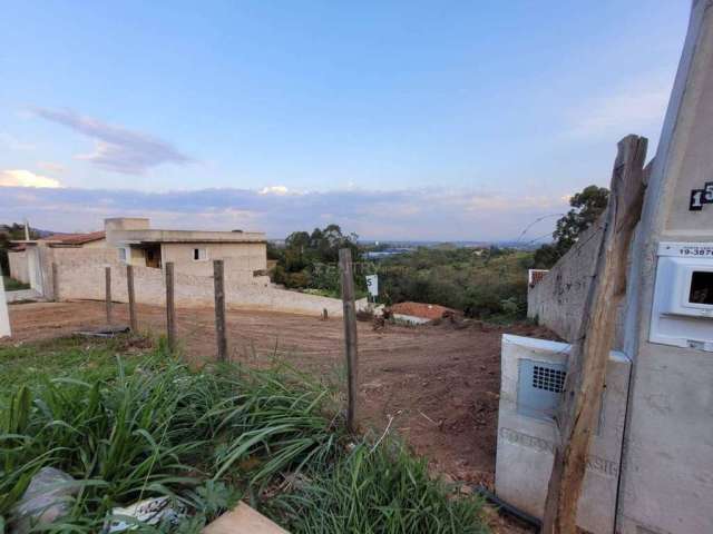 Terreno com 700 m² no Bairro Buracão, Vinhedo SP. Conforto, segurança e preço baixo. Perto de tudo. Ligue e visite já.