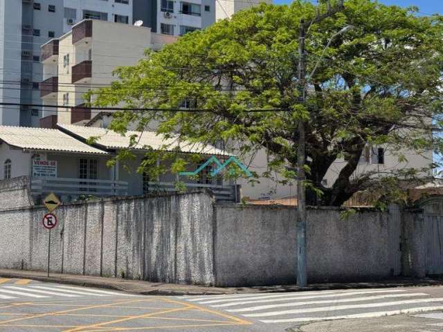 Casa à venda em Florianópolis, Balneário, com 3 quartos, com 180 m²