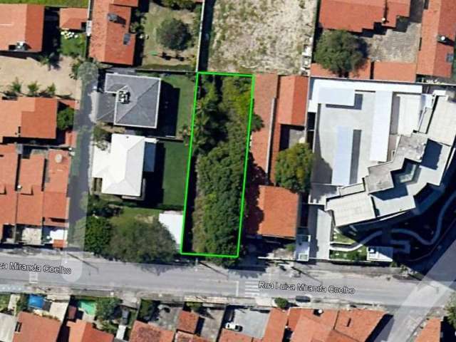 Terreno com 800m&#178; no bairro Luciano Cavalcante