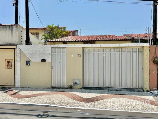 Casa com 3 quartos e depend&#234;ncia na Av. Edilson Brasil Soares - Parque Manibura