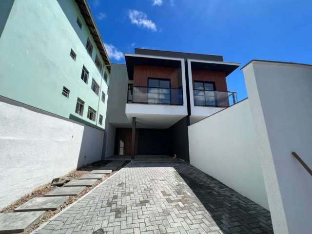 Casa com 3 dormitórios à venda, 123 m² por R$ 660.000,00 - Floresta - Joinville/SC