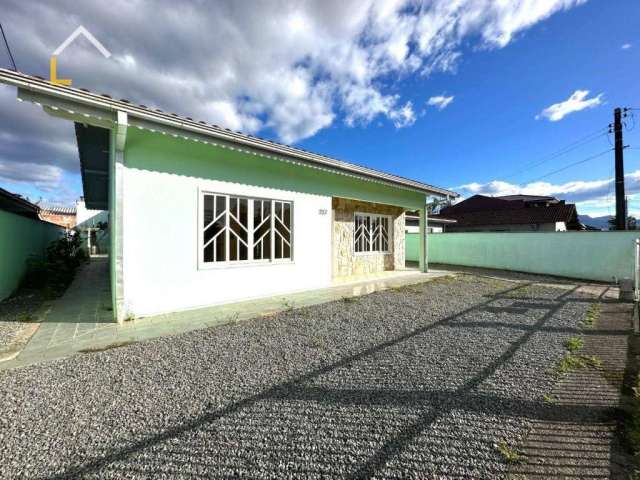 Casa à venda na Vila Nova em Joinville, por 611 mil