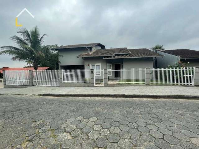 Casa com 3 dormitórios à venda, 220 m² por R$ 900.000,00 - Itaum - Joinville/SC