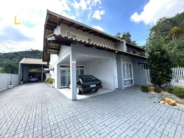 Casa à venda no Bairro América em Joinville, por R$ 1.800.000,00